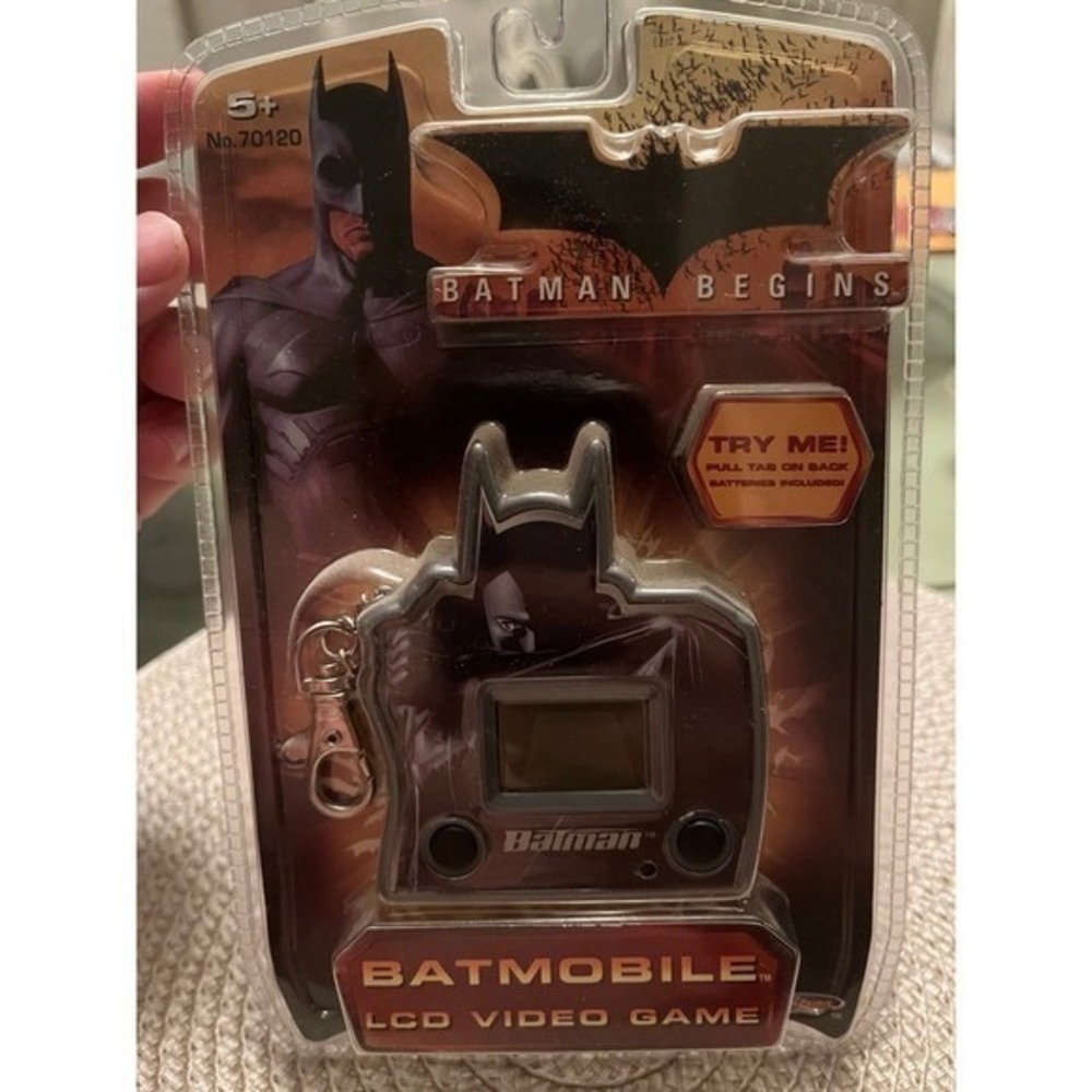 Batman Begins  DC Comics Batmobile LCD Video Game Keychain Charm NEW 2005